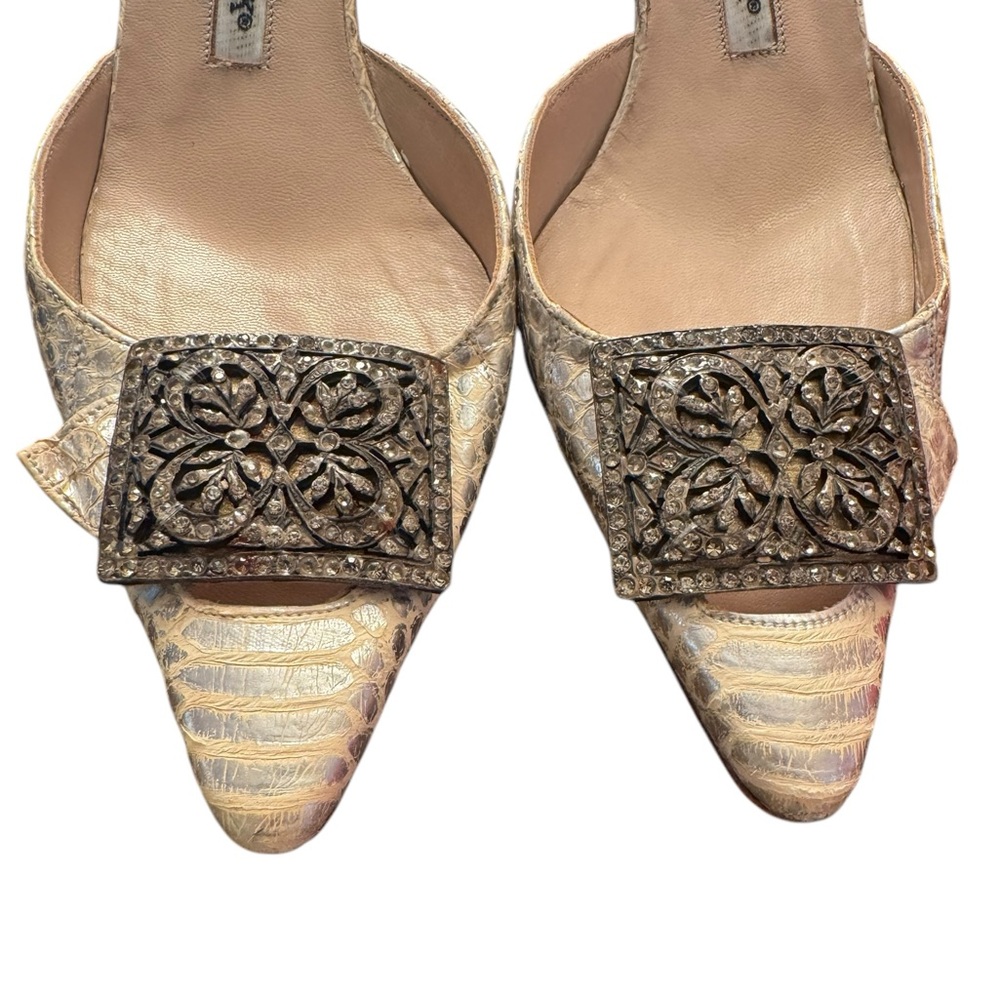 Manolo Blahnik Silver Python Pointed Toe Pump Hee… - image 4